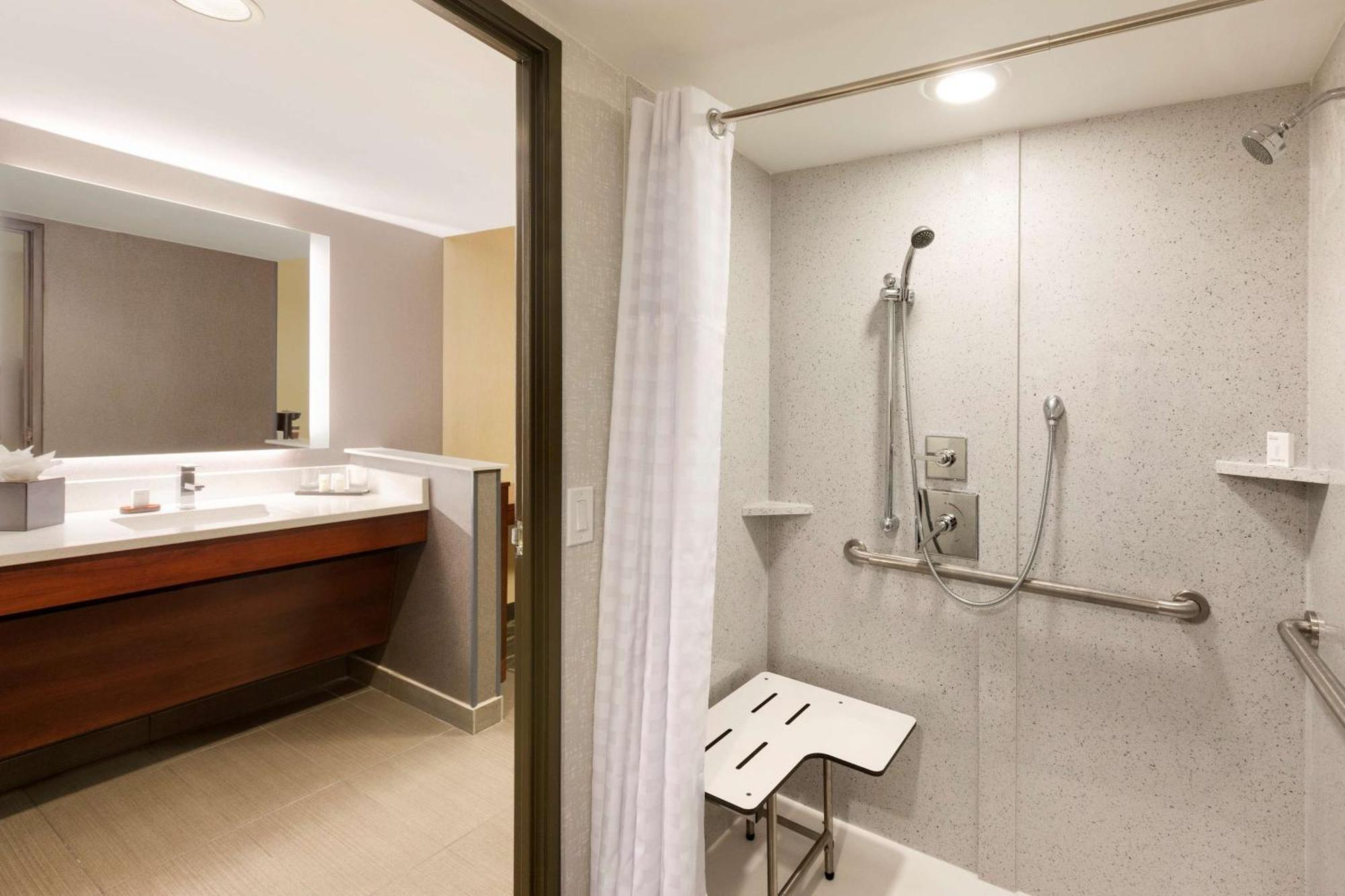 Embassy Suites By Hilton Atlanta Airport College Park Exterior foto