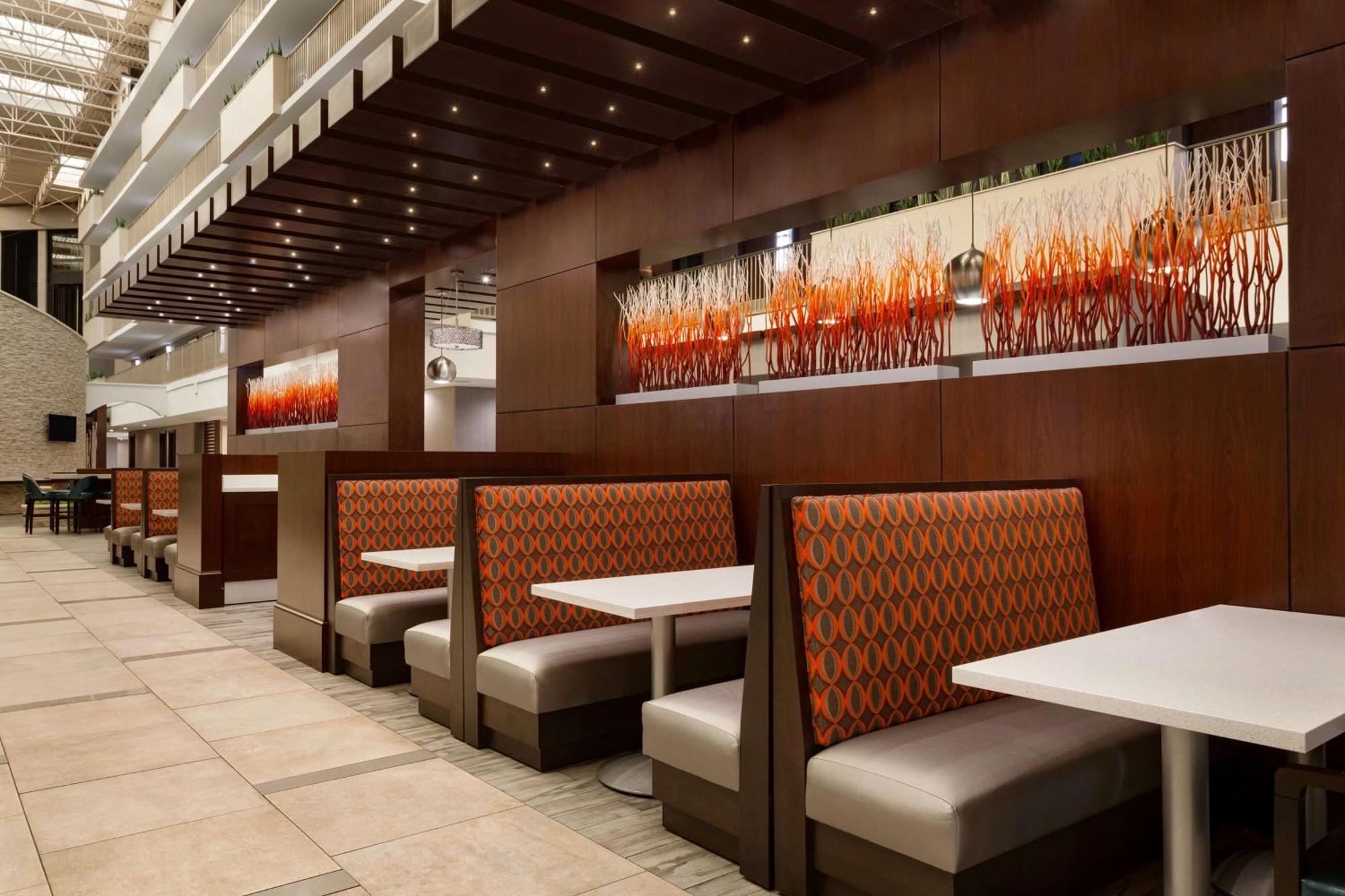 Embassy Suites By Hilton Atlanta Airport College Park Exterior foto