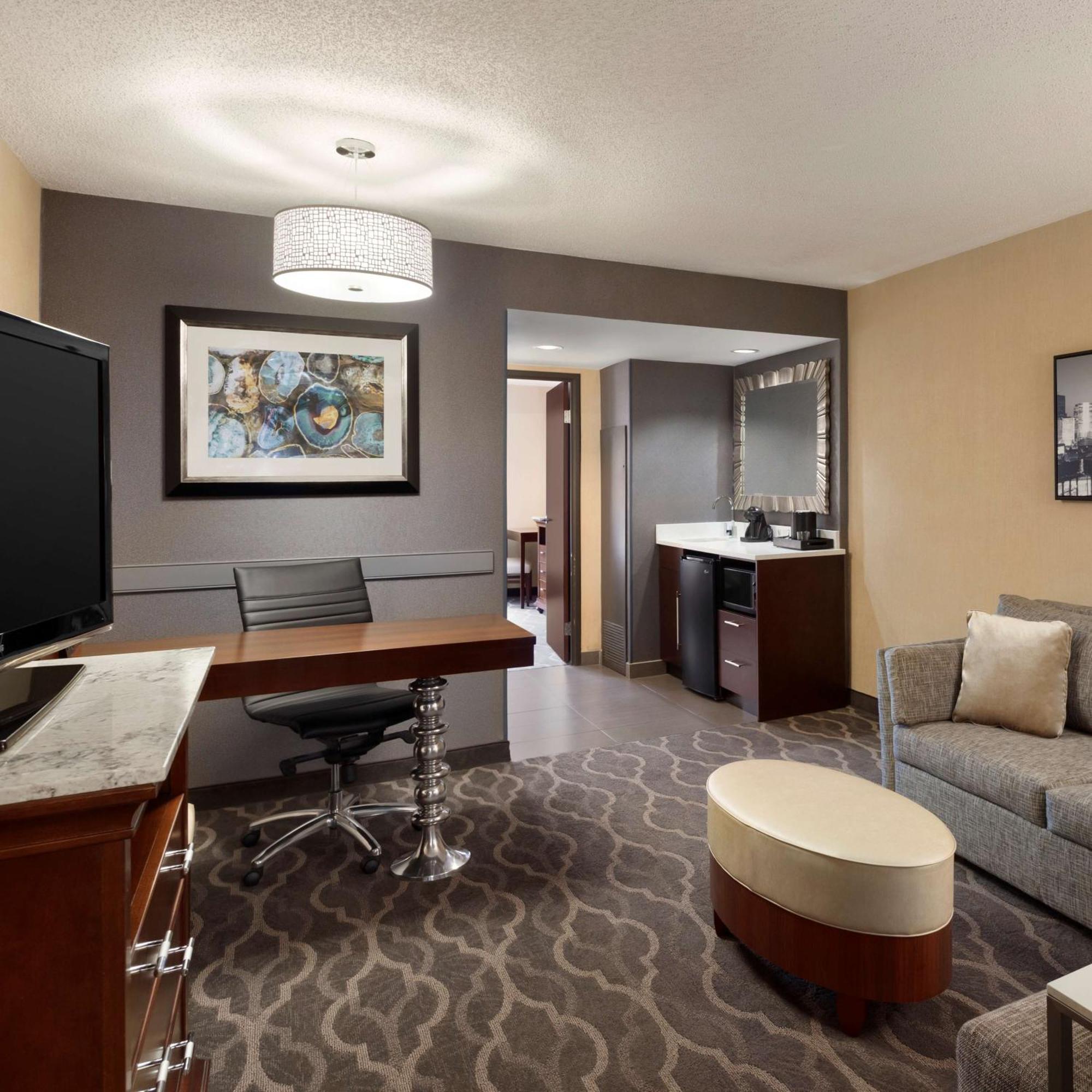 Embassy Suites By Hilton Atlanta Airport College Park Exterior foto