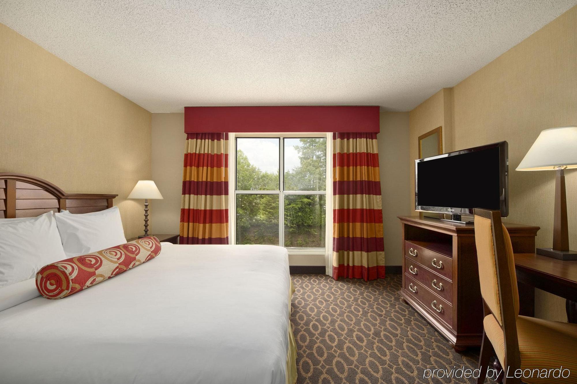 Embassy Suites By Hilton Atlanta Airport College Park Exterior foto