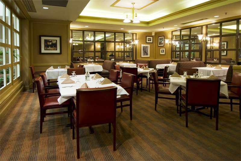 Embassy Suites By Hilton Atlanta Airport College Park Restaurant foto